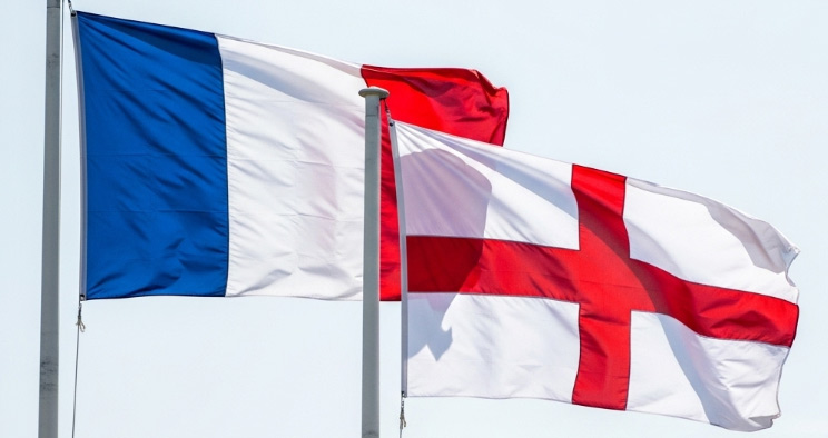 زبان فرانسوی یا انگلیسی؟ کدام زبان برای یادگیری بهتر است؟